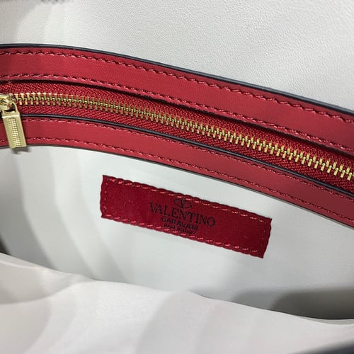 شنطة نسائية ماركة Valentino