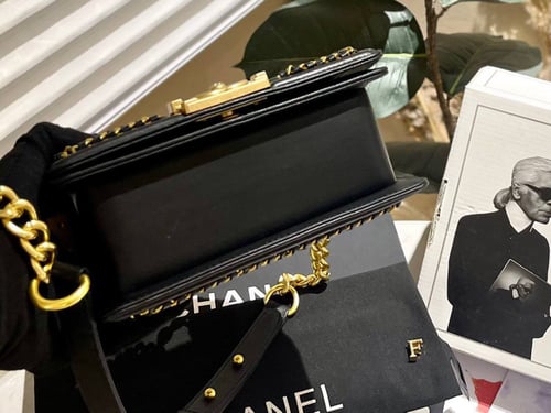 شنطة نسائية ماركة Chanel