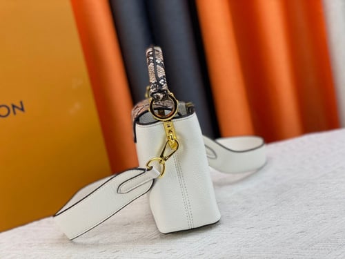 شنطة نسائية ماركة LV