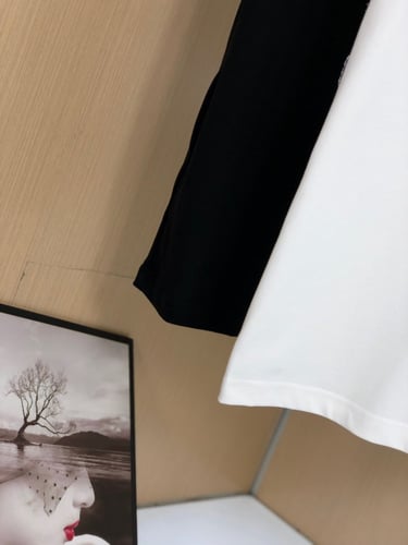 تي شيرت ماركات متنوعة