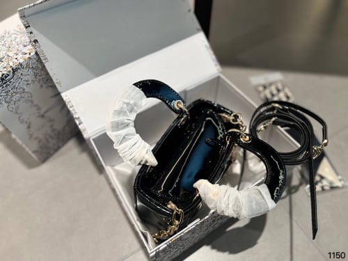 شنطة نسائية ماركة Dior