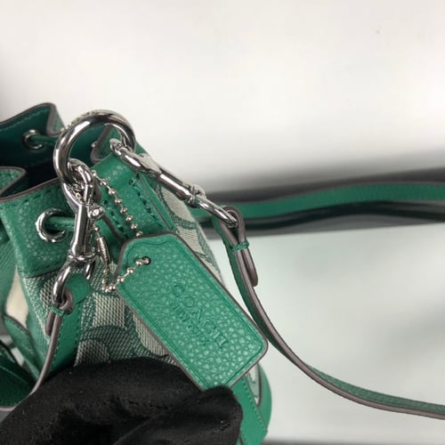 شنطة نسائية ماركة Coach