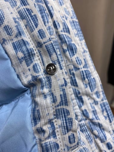 جاكيت ماركة Dior