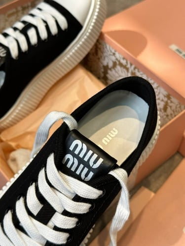 حذاء نسائي ماركة ‏Miumiu