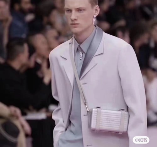 شنطة ماركة Dior