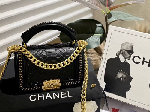 شنطة نسائية ماركة Chanel