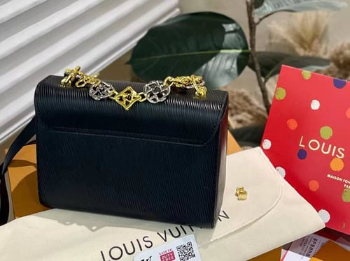 شنطة نسائية ماركة LV