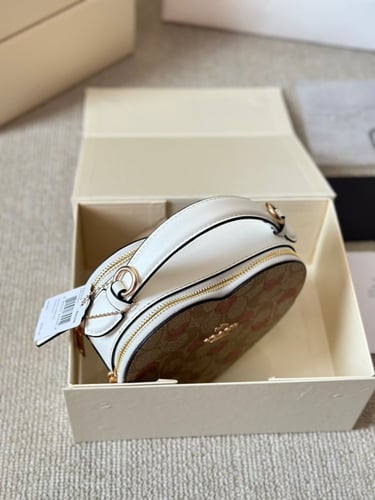 شنطة نسائية ماركة ‏Coach