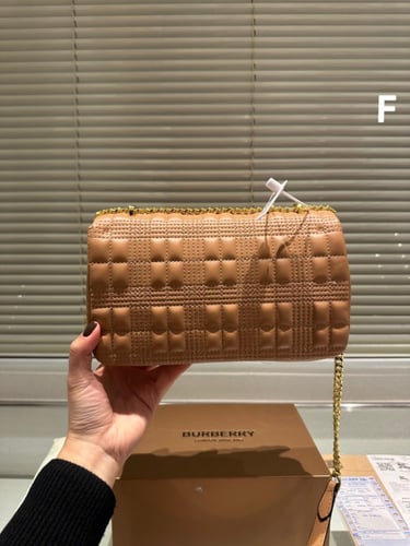 شنطة نسائية ماركة Burberry