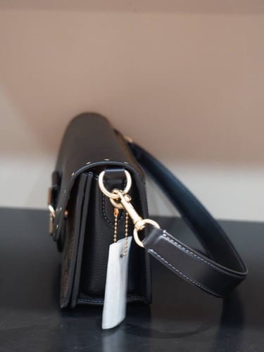 شنطة نسائية ماركة Coach