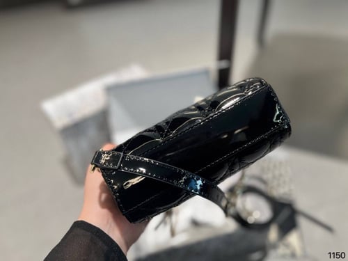 شنطة نسائية ماركة Dior