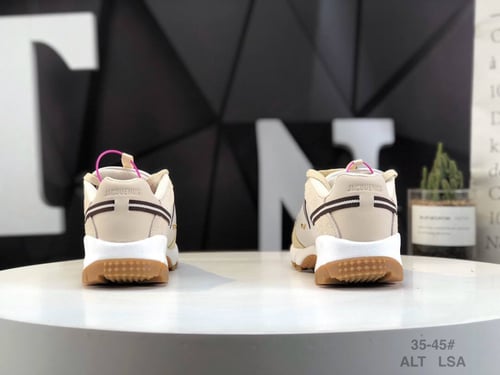 حذاء ماركة Nike