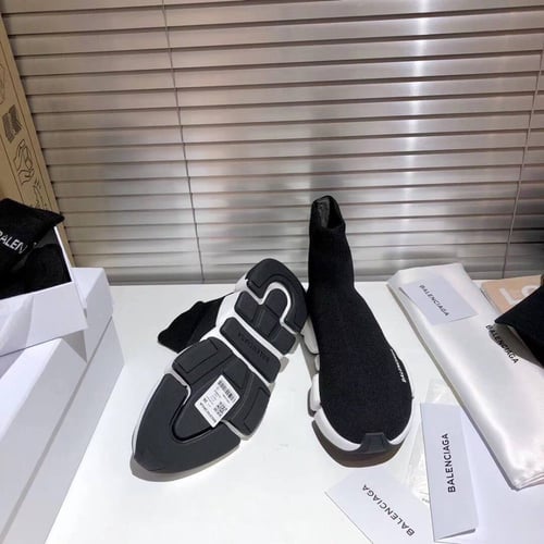 حذاء ماركة Balenciaga