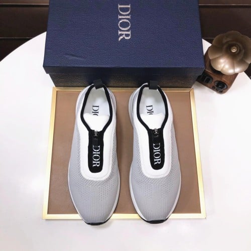 حذاء ماركة Dior