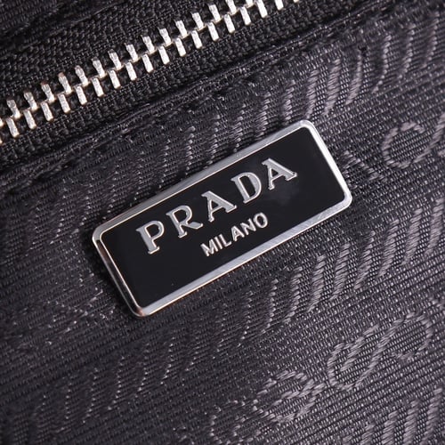 شنطة نسائية ماركة Prada