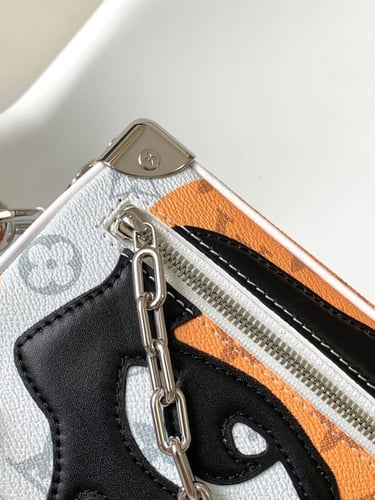 شنطة ماركة LV