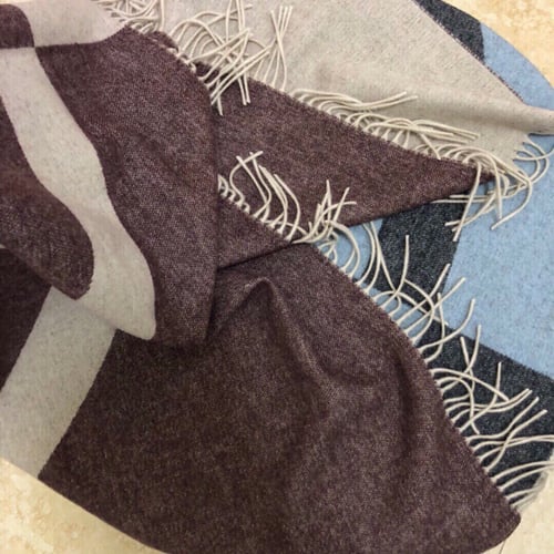 وشاح ماركة Tory burch