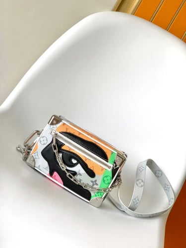 شنطة ماركة LV