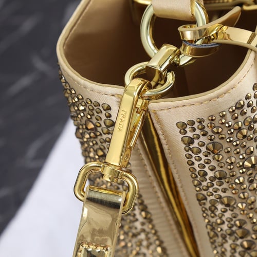 شنطة نسائية ماركة ‏Prada