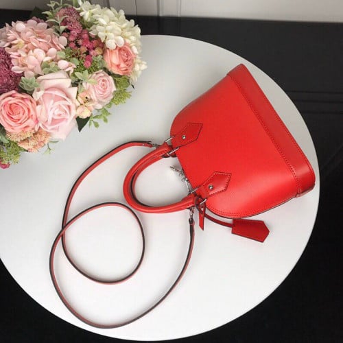 شنطة نسائية ماركة LV