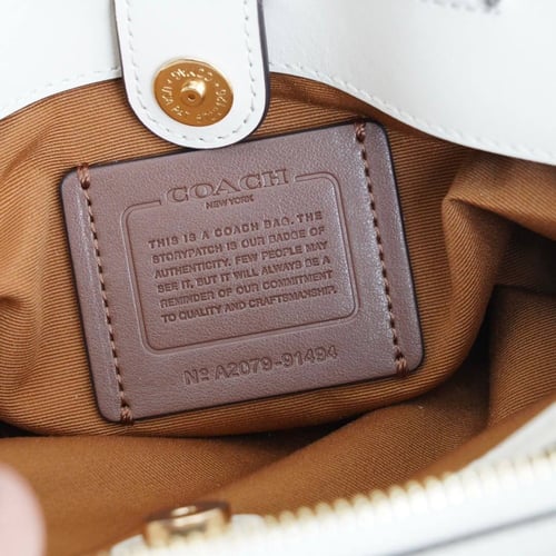 شنطة نسائية ماركة Coach