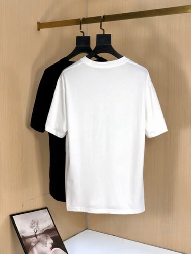 تي شيرت ماركات متنوعة