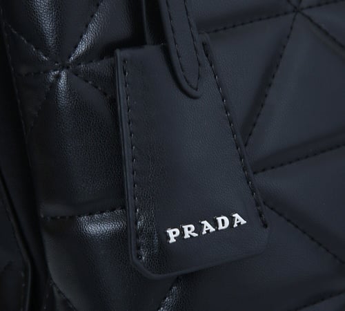 شنطة نسائية ماركة Prada