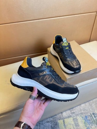 حذاء رجالي ماركة Fendi