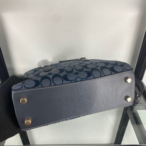 شنطة نسائية ماركة Coach