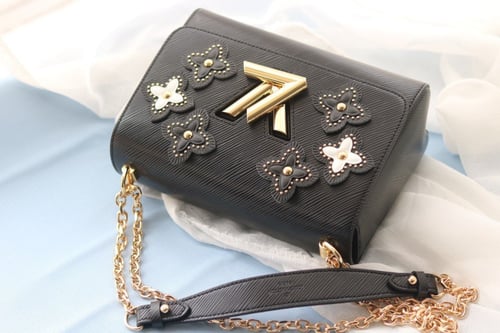 شنطة نسائية ماركة LV