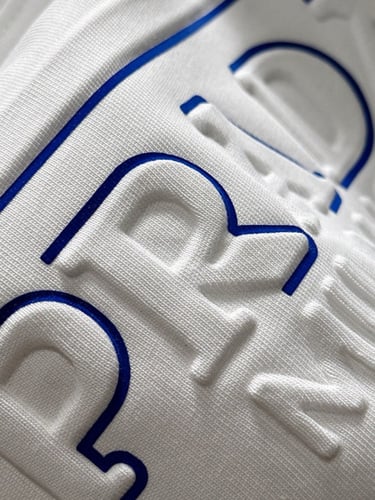 تي شيرت ماركات متنوعة