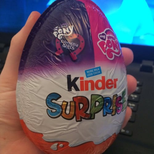 اكبر بيضة كندر في العالم 100 جم وبداخلها لعبة كبير...