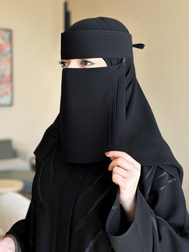 عرض نقاب رازان مع طرحه