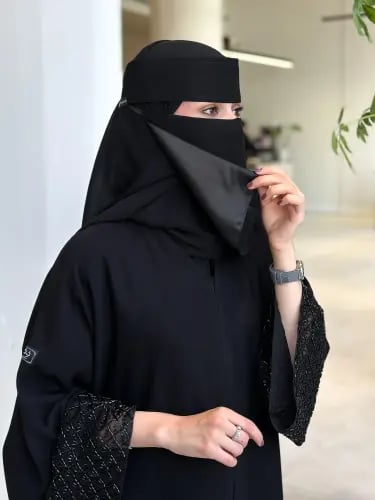 عرض 3 نقابات قصير حرير