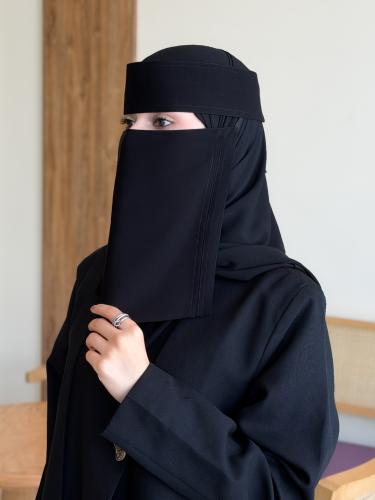 نقاب رَزان وسط
