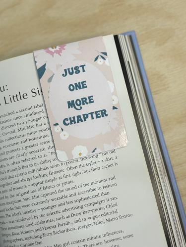 فاصل كتاب مغناطيسي