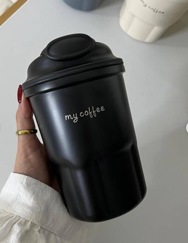 مق قهوة حراري مع مصاص