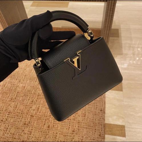 شنطة لويس Capucines مقاس 21 سم