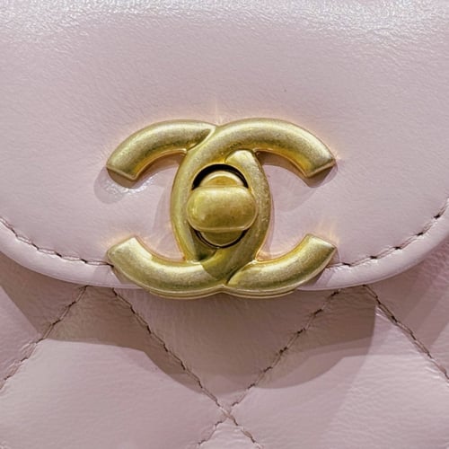 Chanel 23k Kelly 8.3x12.5x4cm