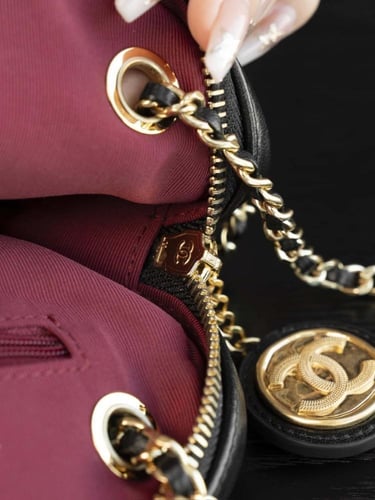 شنطة شانيل 24Kمقاس 24 سم