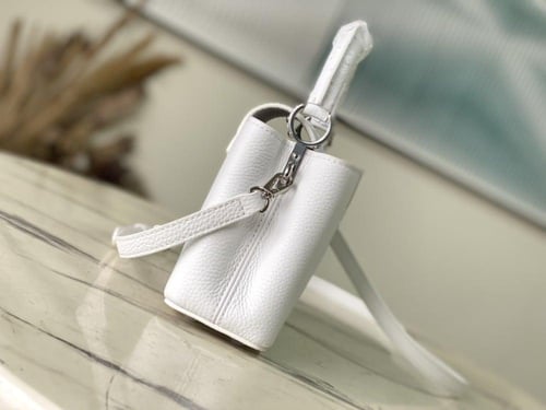 شنطة لويس Capucines مقاس 21 سم