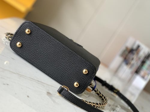 شنطة لويس Capucines مقاس 21 سم