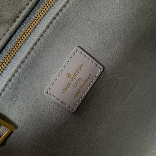 LV OnTheGo 25 x 19 x 11.5