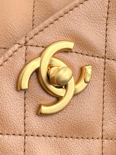 Chanel 24p 22x30x5cm
