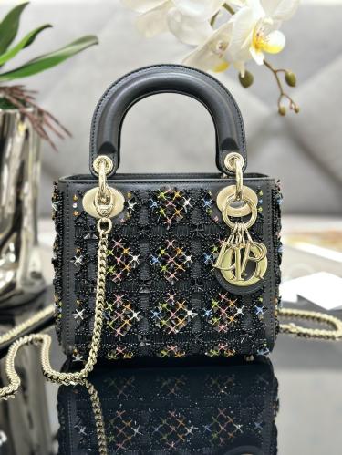 Dior 17 x 15 x 7cm
