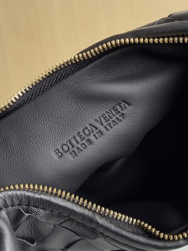 BV Underarm bag 24.5*7*19cm