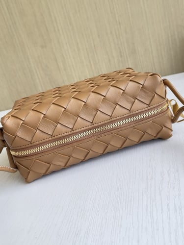 BV Woven crossbody bag 17*10*6cm