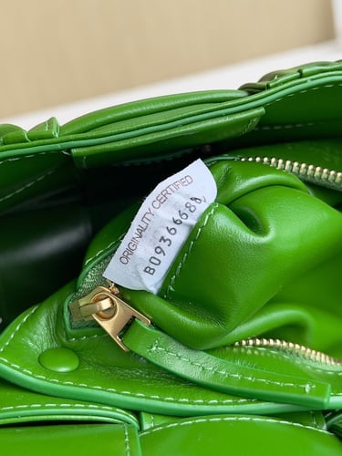 BV pleated cowhide braid 25*8*16.5cm