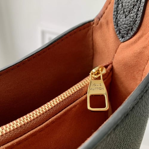 Low Key Shoulder Bag 26 x 18 x 7