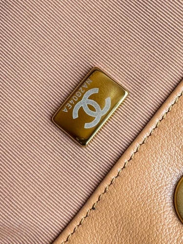 Chanel 24p 22x30x5cm